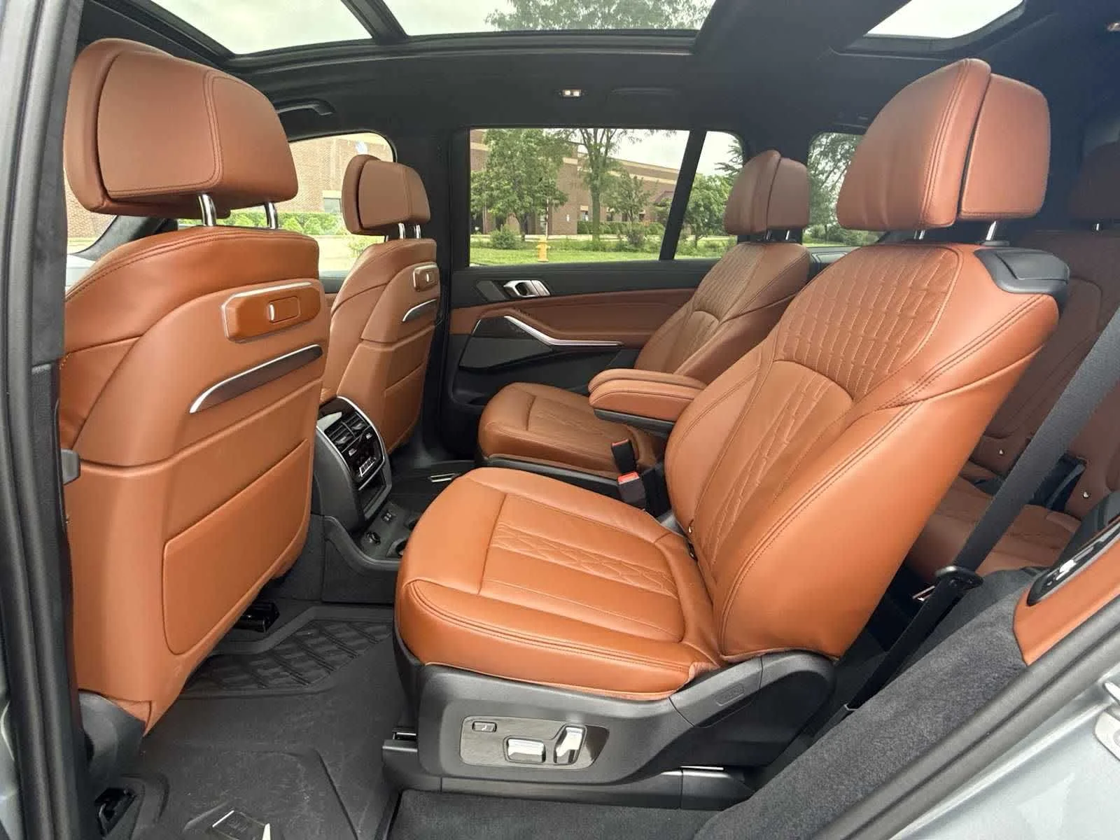 New 2026 Skyscraper Grey Metallic BMW M60i image 21