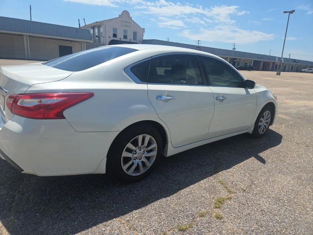 Used 2017 White Nissan 2.5 S image 12