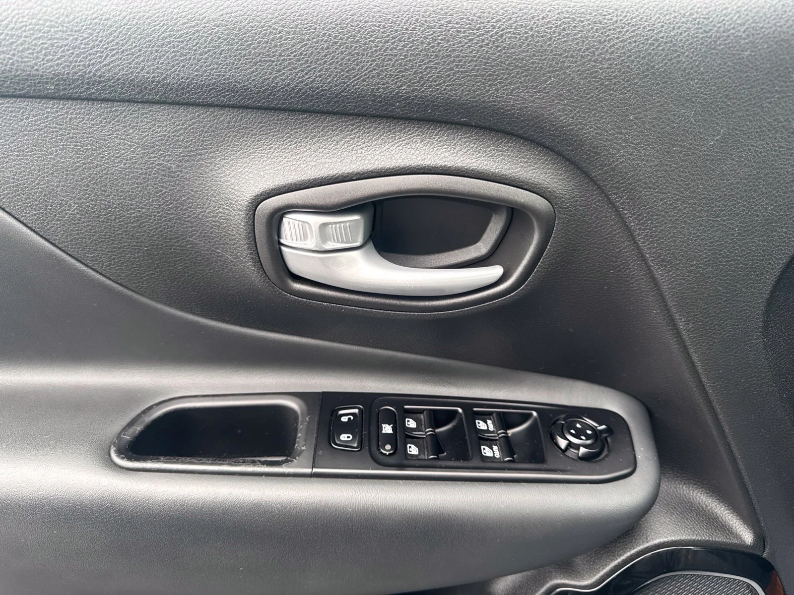 Used 2023 Graphite Gray Jeep Altitude image 24