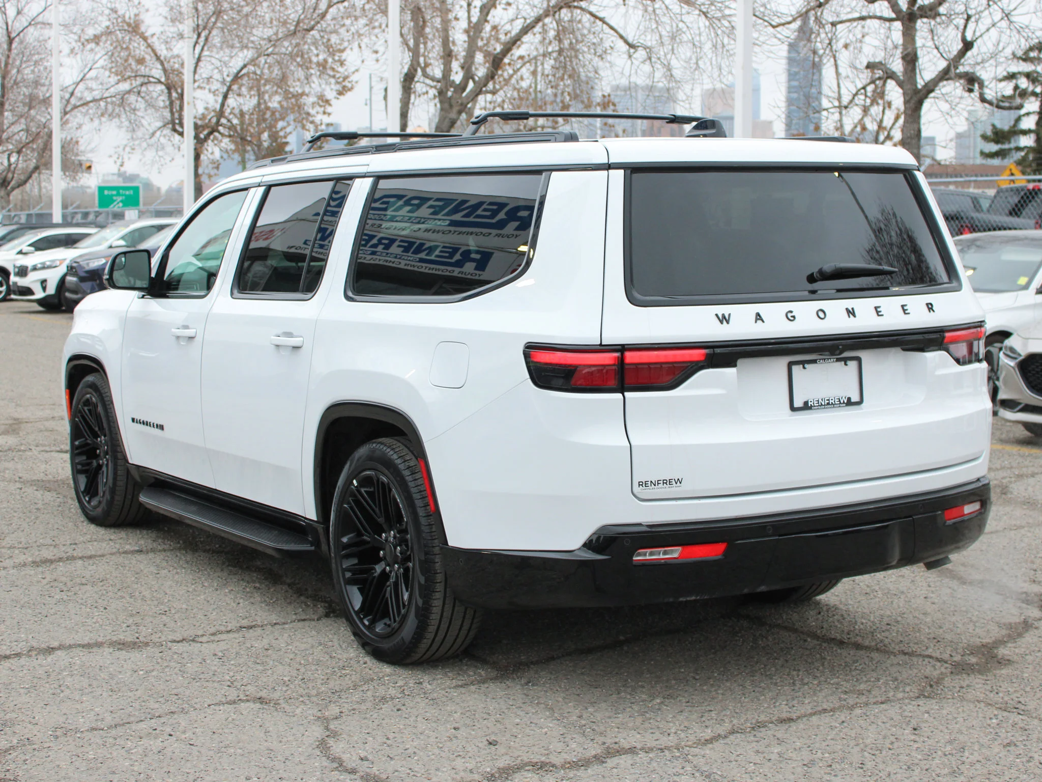 Used 2025 White Jeep Series II Carbide * HD Trailer?Tow | Three Panel Sunroof | 8 Seats | Heated Seats | Apple CarPlay image 16