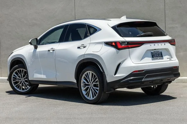 Used 2025 Eminent White Pearl Lexus 350h Luxury image 3
