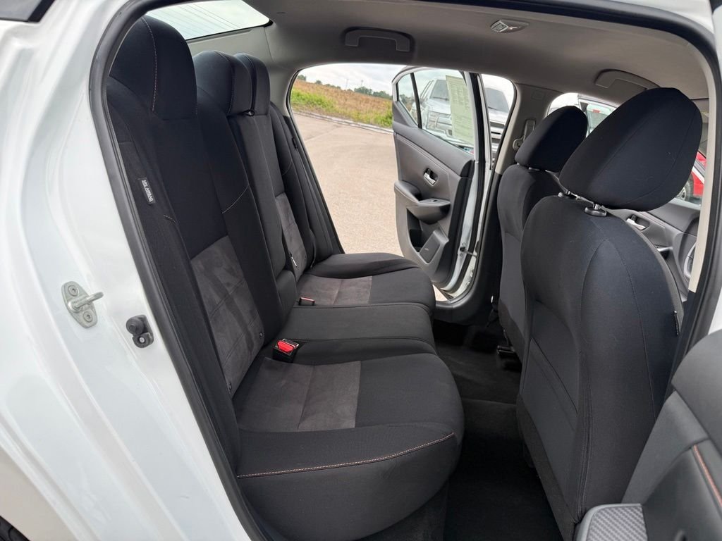 Used 2021 White Nissan SR image 20