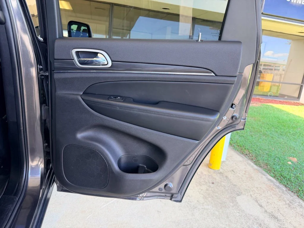 Used 2021 Gray Jeep Limited image 33