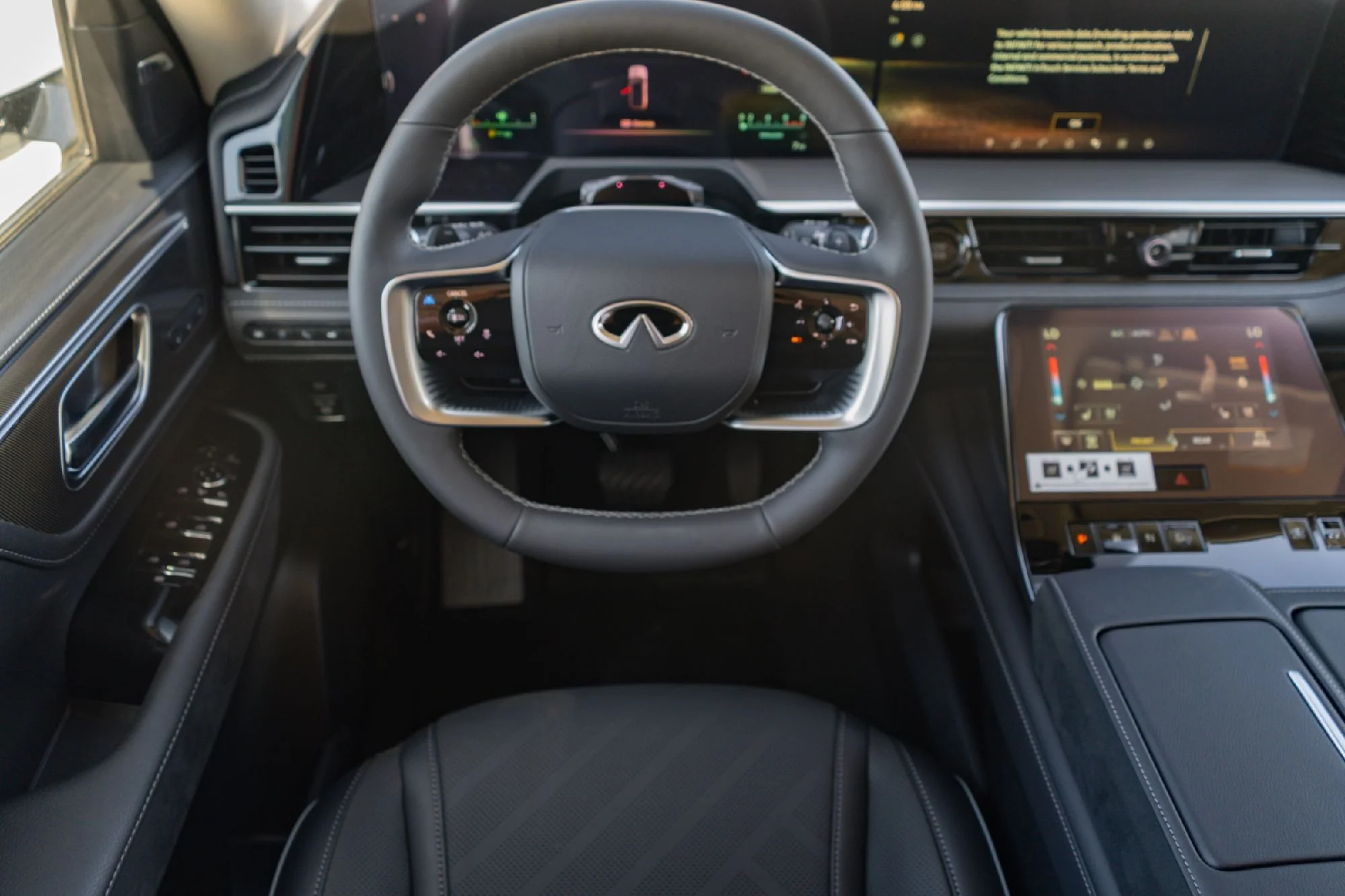 New 2027 RADIANT WHITE INFINITI Luxe 2WD image 21