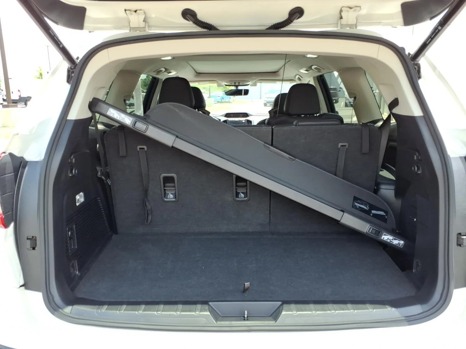 Used 2022 Crystal White Pearl Subaru Limited image 31