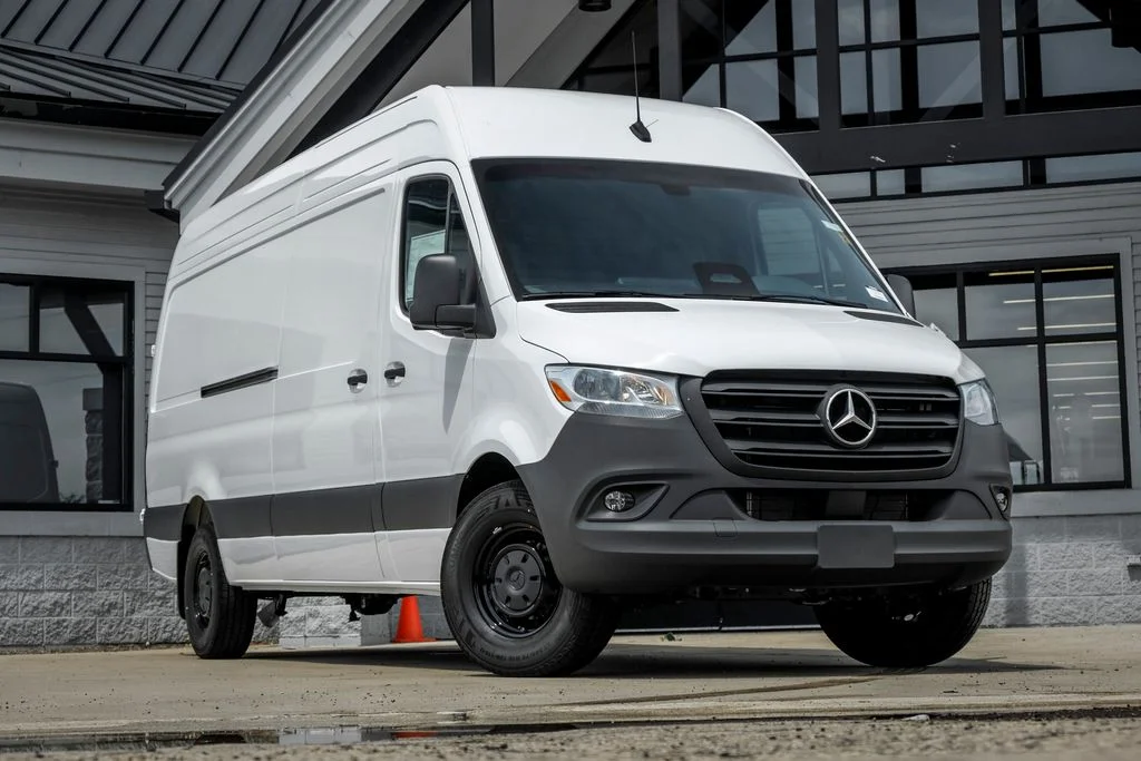 New 2026 Arctic White Mercedes-Benz  image 1