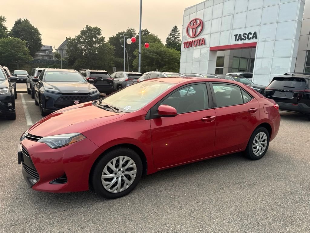 Used 2018 Red Toyota LE image 3