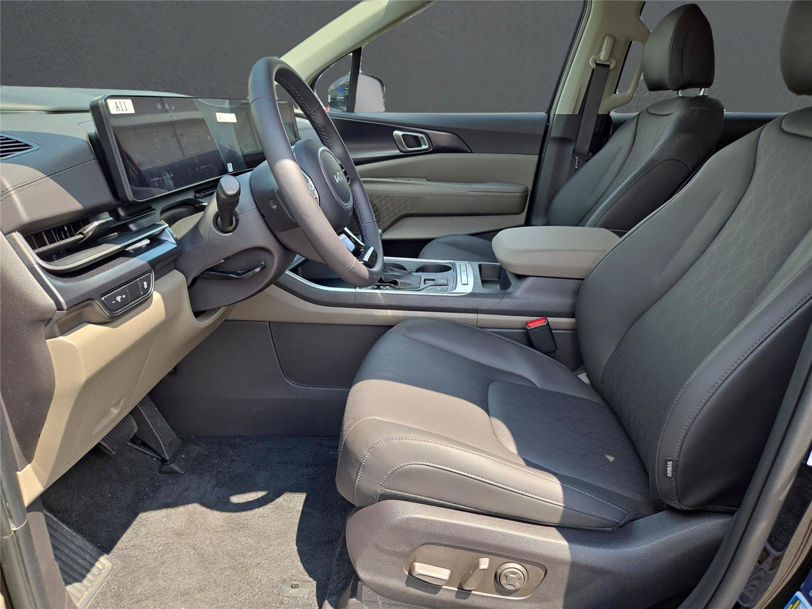 2025 Kia Carnival LXS - Photo 21