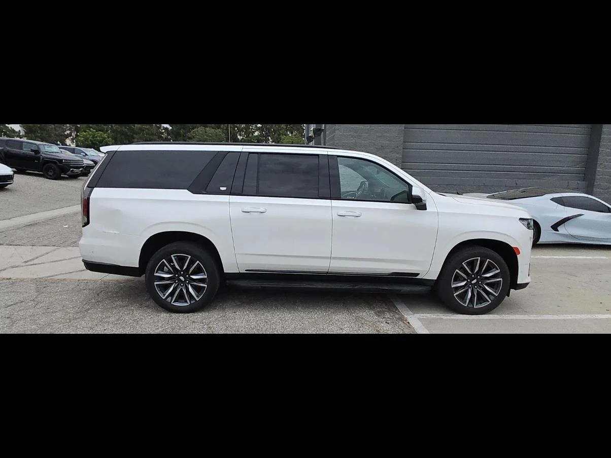 Used 2021 CRYSTAL WHITE TRICOAT Cadillac Sport image 20