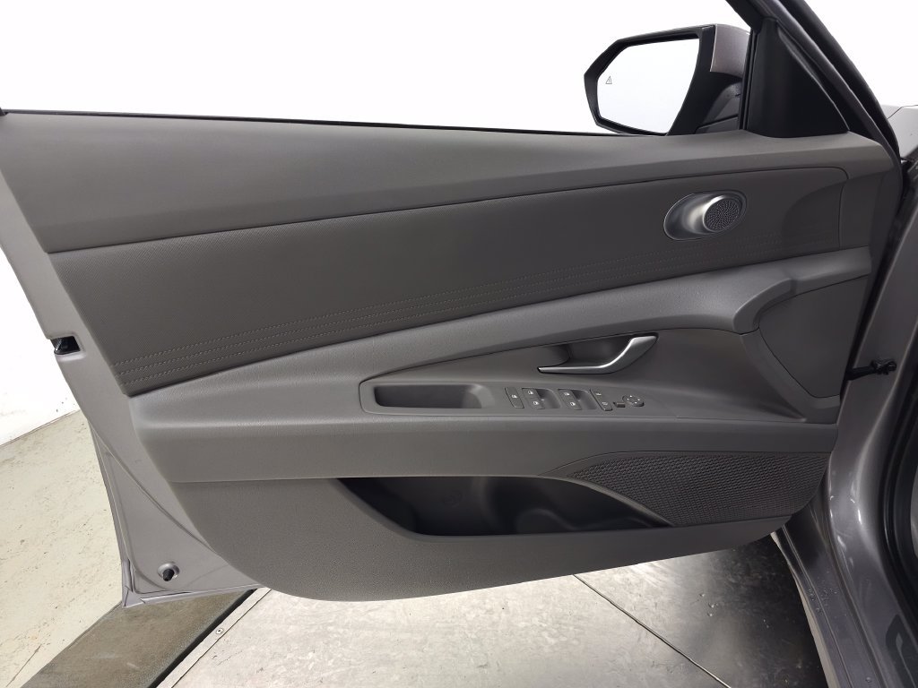 Certified Used 2025 Fluid Metal Hyundai Blue image 15