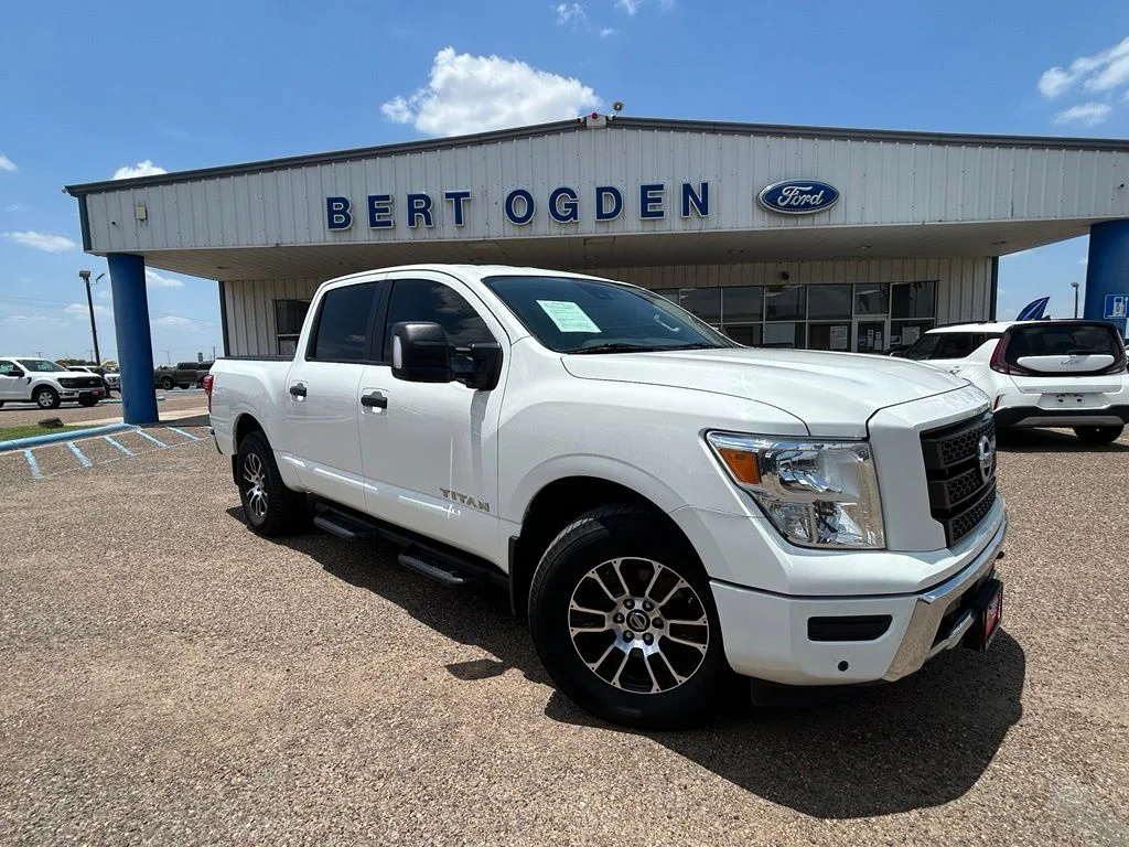 Used 2022 White Nissan SV image 1