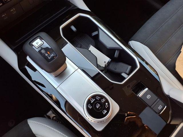 2025 Mitsubishi Outlander SE - Photo 13