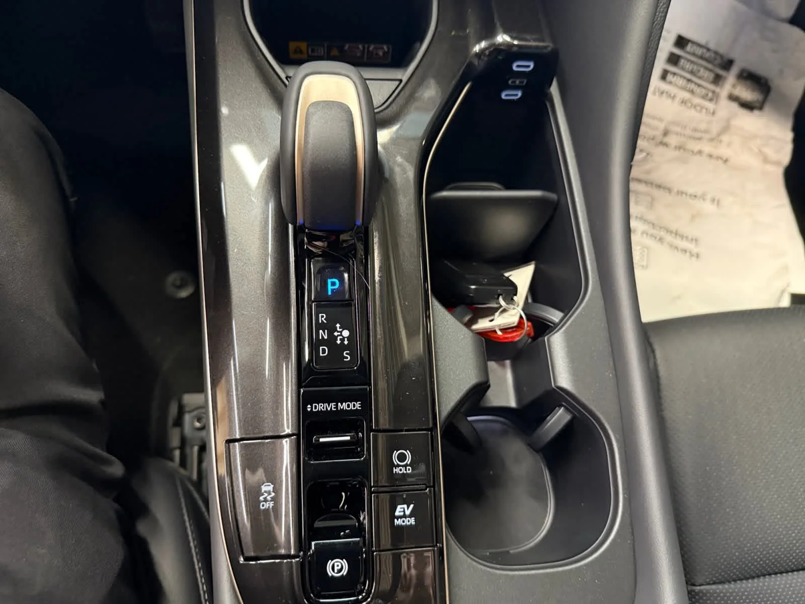 2026 Toyota Crown Signia XLE - Photo 18