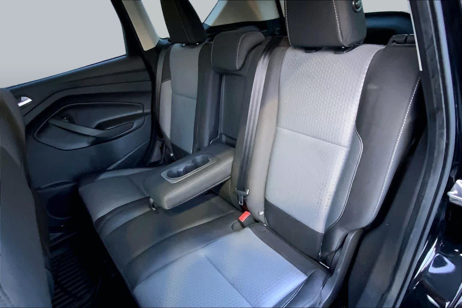 Used 2017 Shadow Black Ford SE image 19