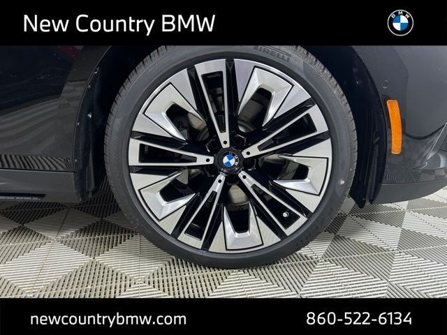 New 2027 Black Sapphire Metallic BMW 550e xDrive image 9