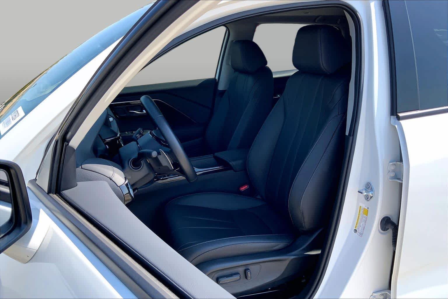 Used 2025 Platinum White Pearl Acura  image 8