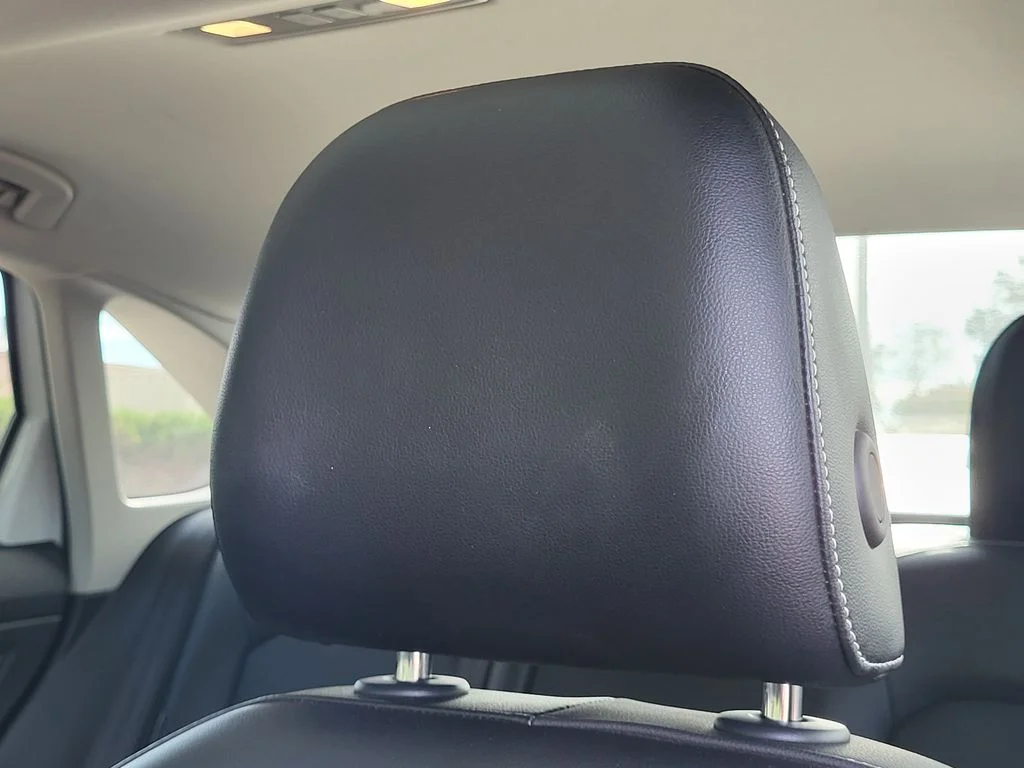 Used 2022 Oryx White Pearl Volkswagen SE w/ Sunroof image 12