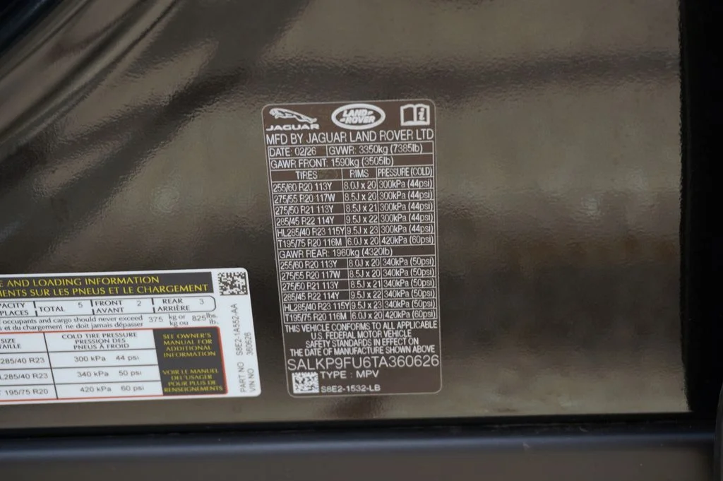 New 2026 Santorini Black Land Rover SE image 32