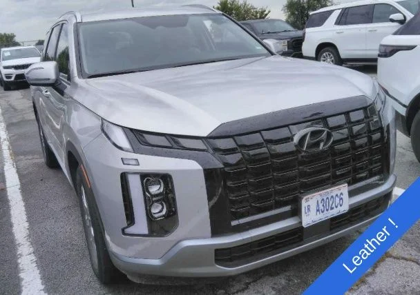 Used 2025 Silver Hyundai SEL image 2