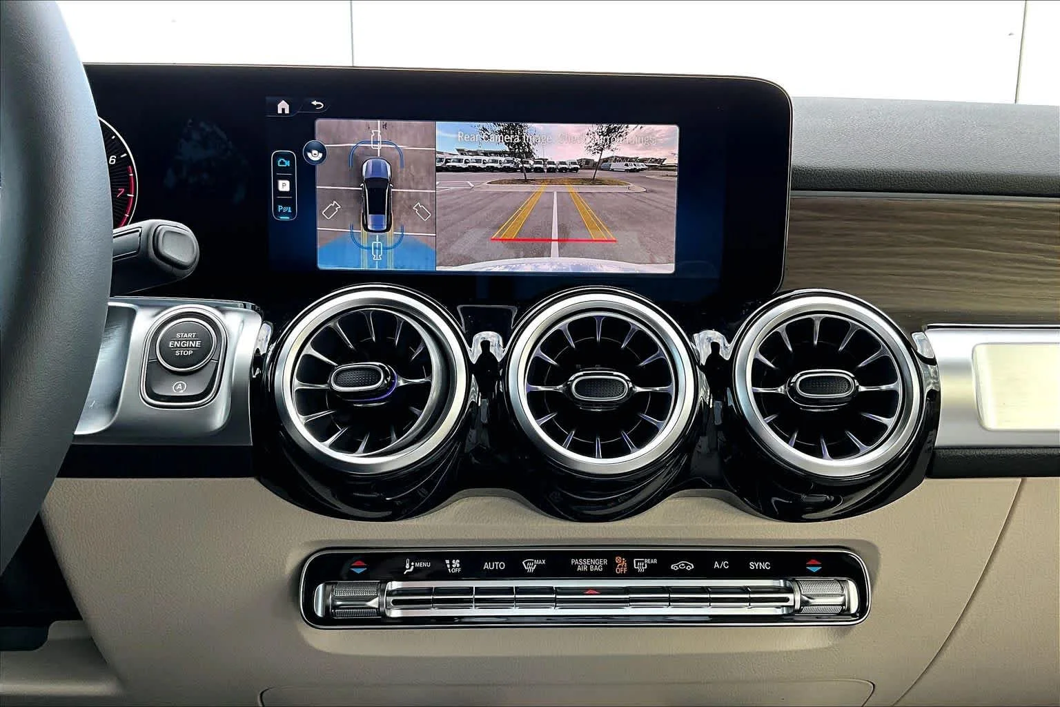 New 2026 Polar White Mercedes-Benz GLB 250 image 18
