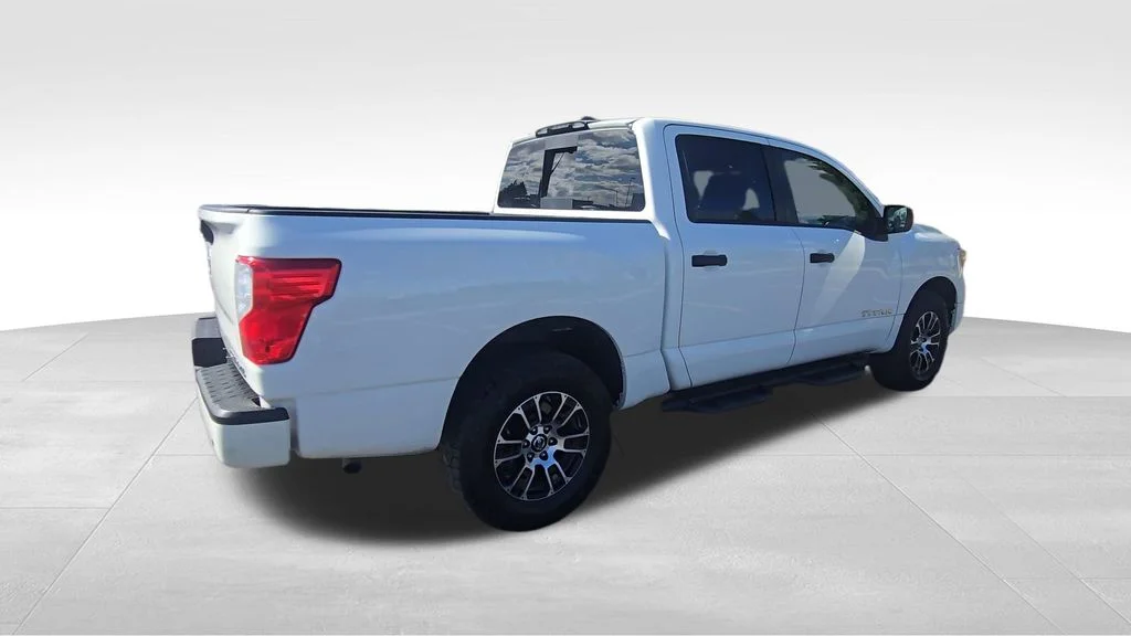 Used 2022 Glacier White Nissan SV image 8