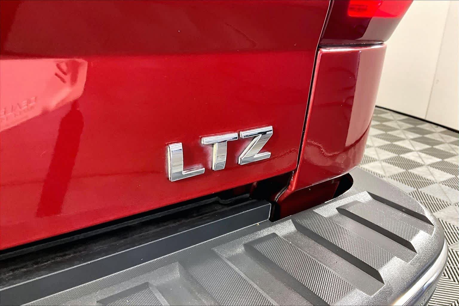 Used 2018 Cajun Red Tintcoat Chevrolet LTZ image 10