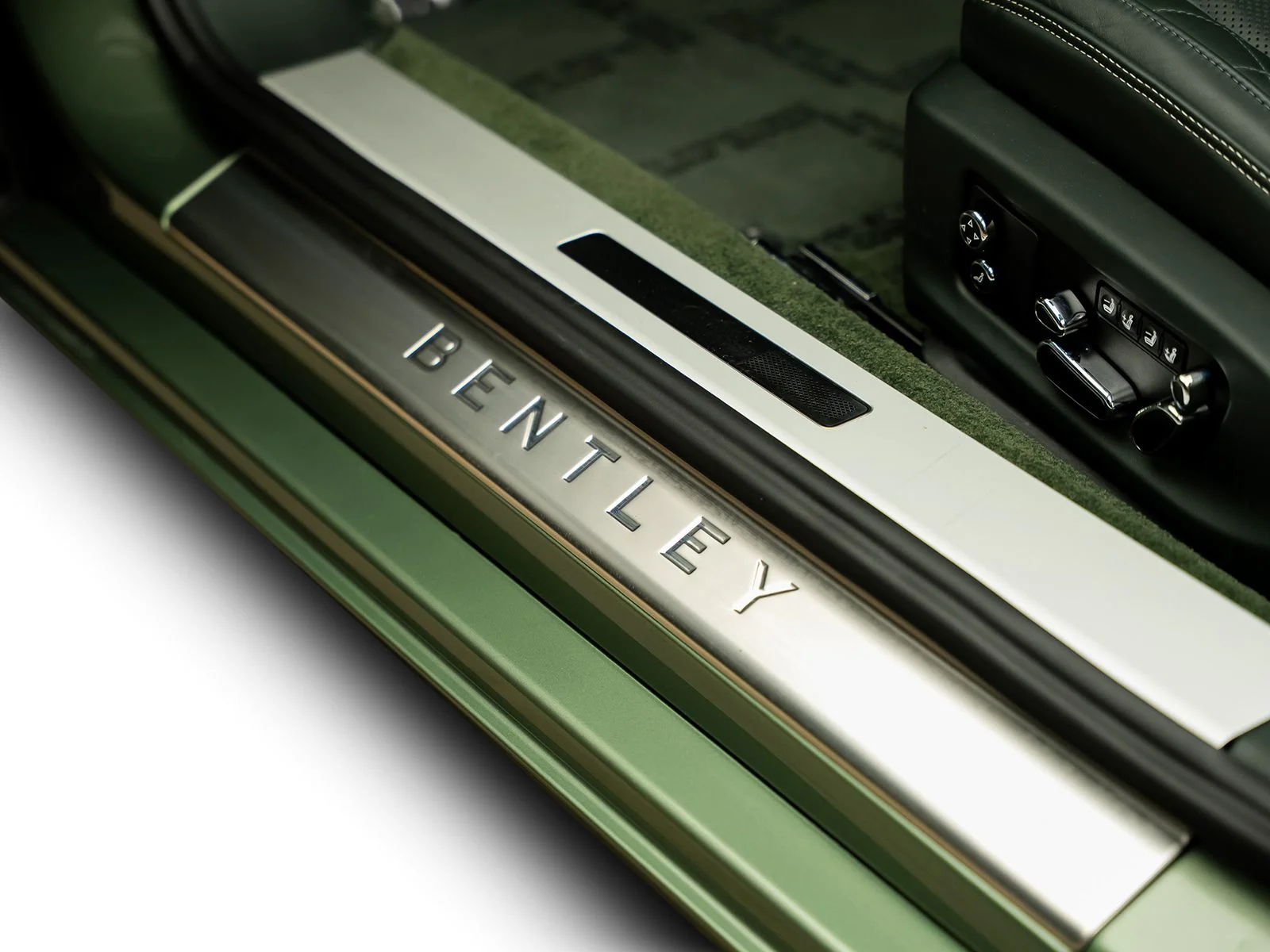 Used 2021 Green Bentley V8 image 63