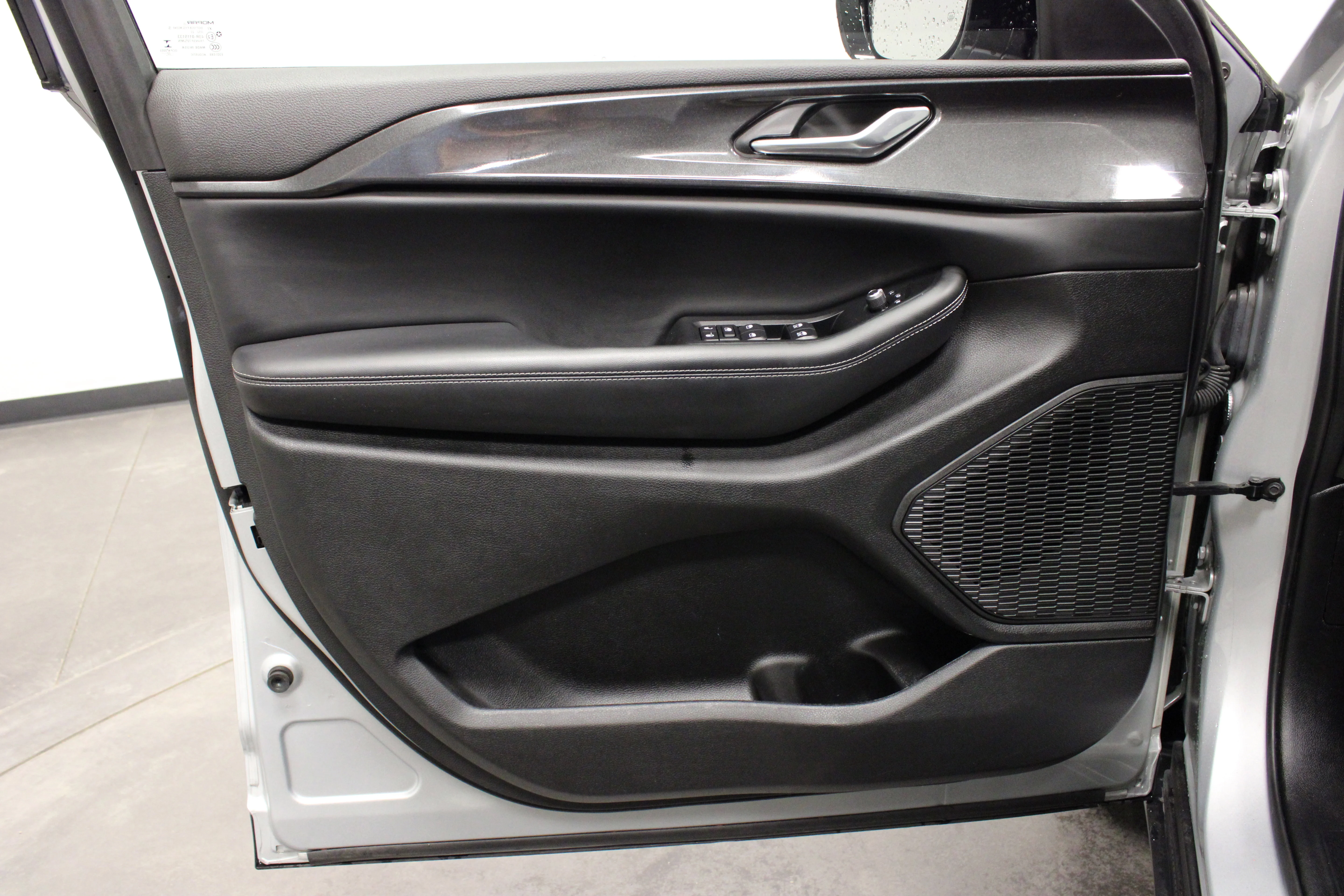 Used 2023 Silver Zynith Jeep Altitude X image 18