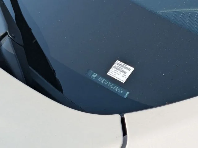 Used 2025 Pearl Chevrolet Z71 image 25