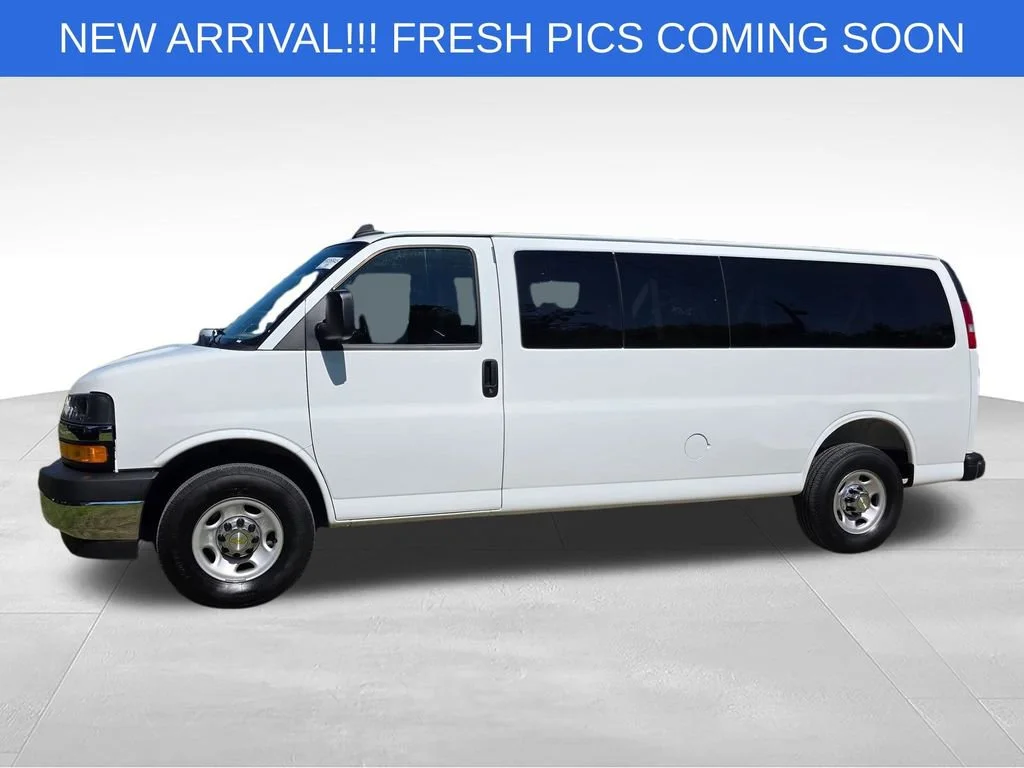 Used 2025 Summit White Chevrolet 1LT image 3