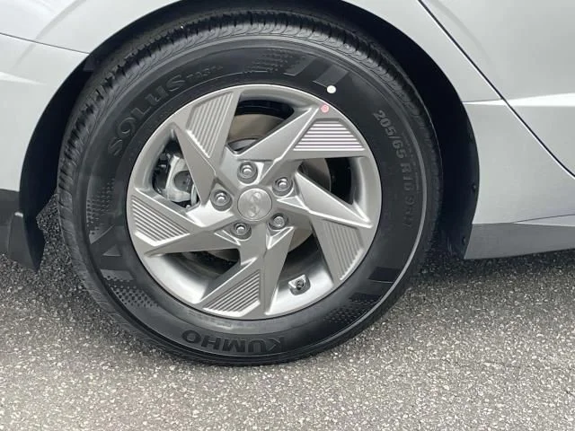 New 2025 Silver Hyundai SE image 9