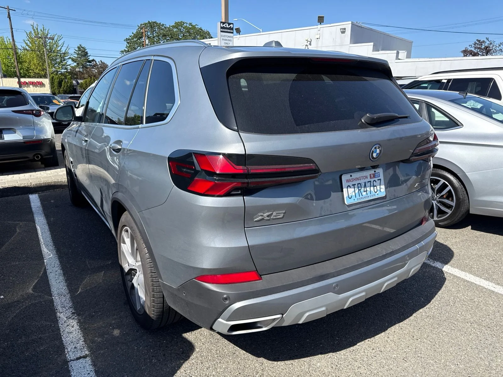 Used 2025 Gray Metallic BMW xDrive50e image 4