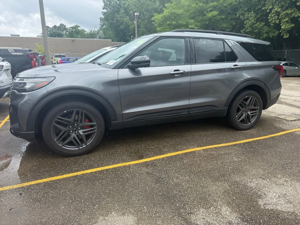 2025 Ford Explorer ST-LINE 4WD (PL535)'s photo