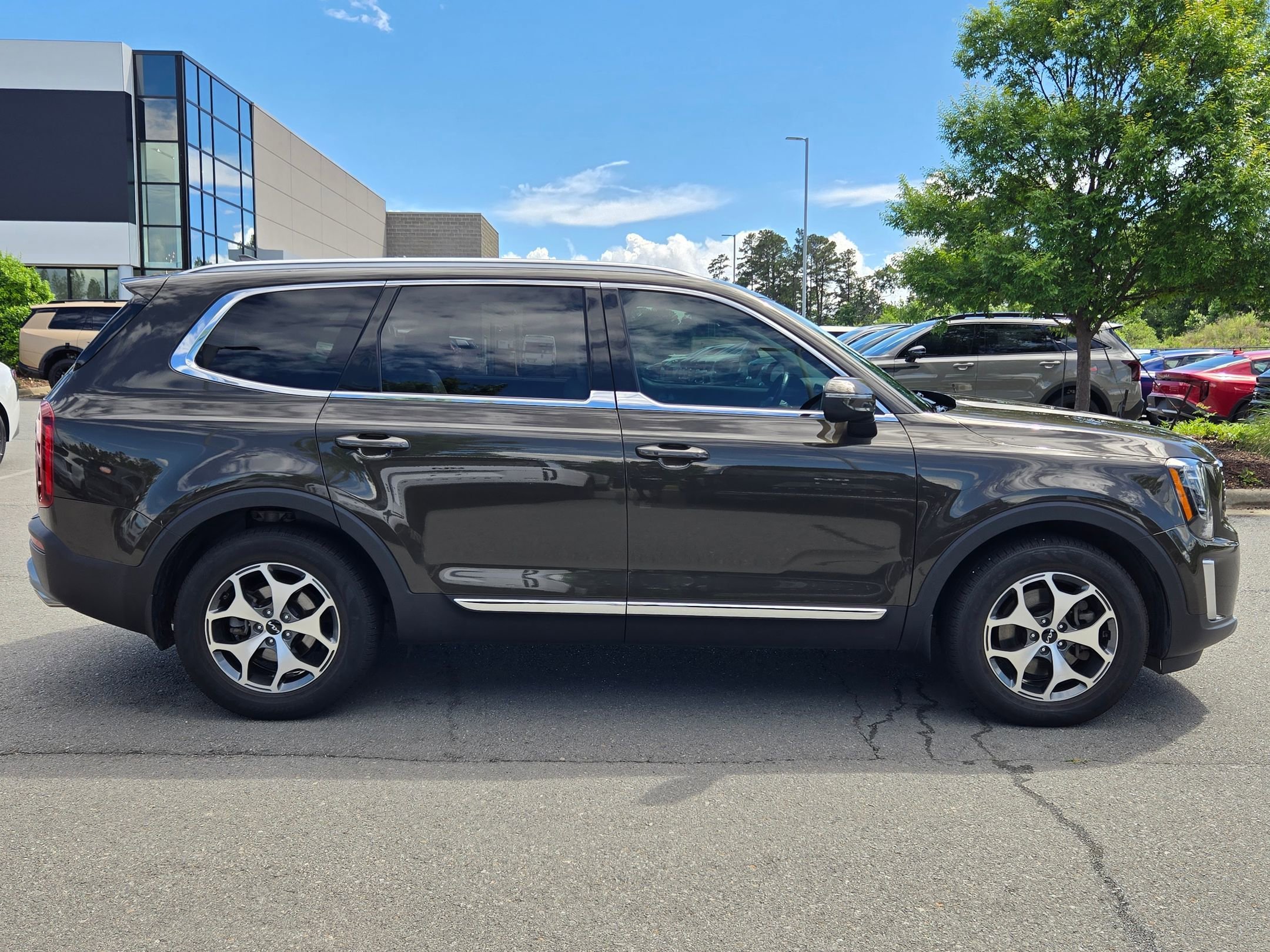 Used 2022 Dark Moss Kia EX image 21