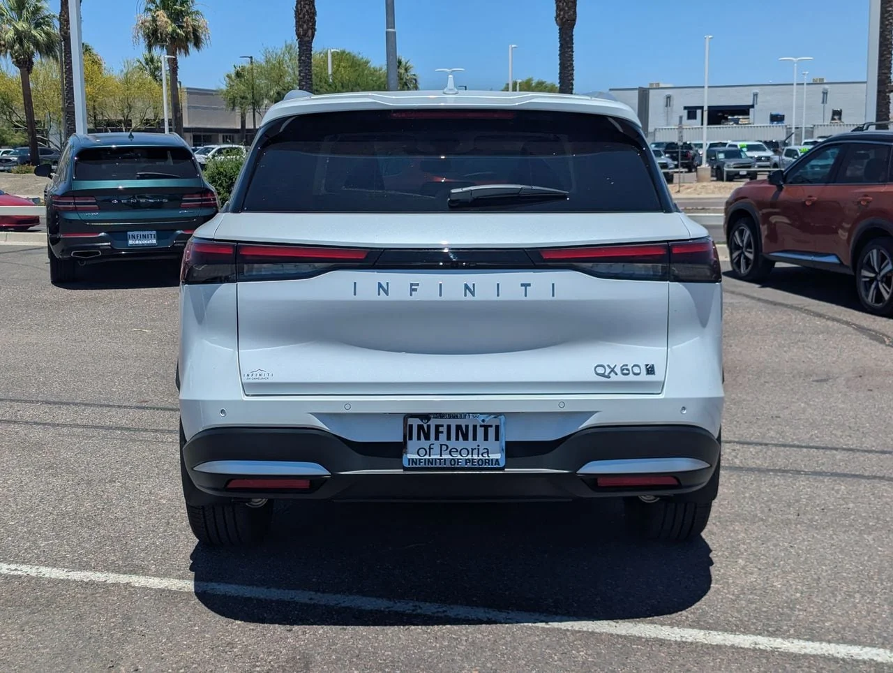 Used 2027 RADIANT WHITE INFINITI Luxe AWD image 4