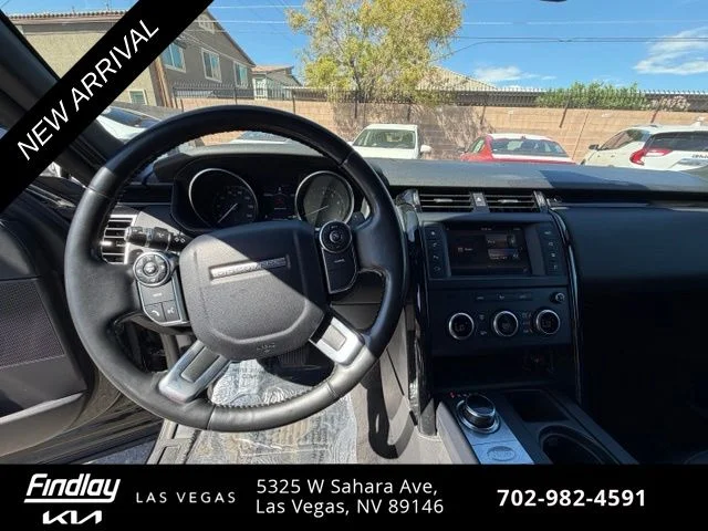 Used 2017  Land Rover SE image 11
