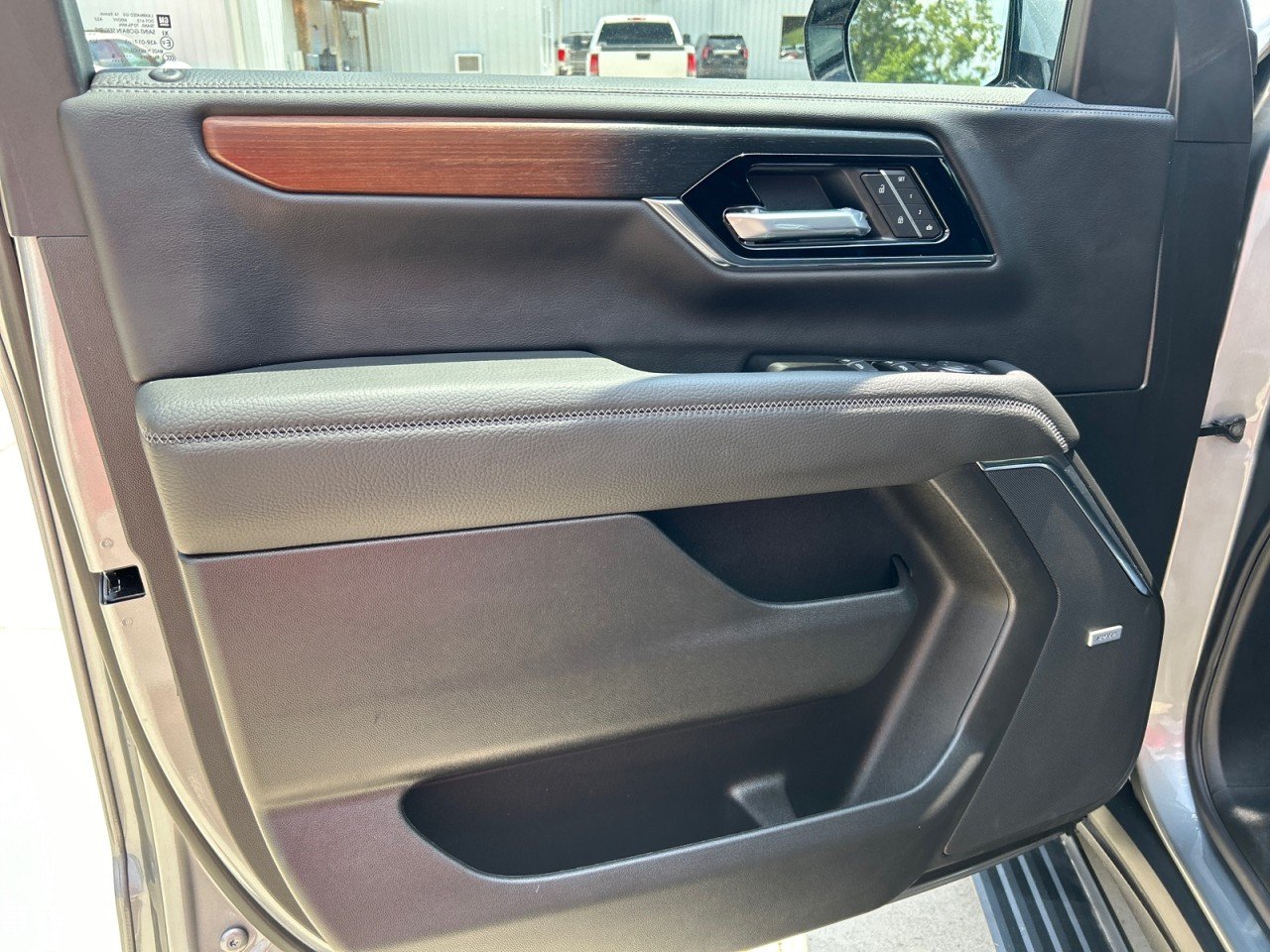 2026 GMC Yukon Denali - Photo 10