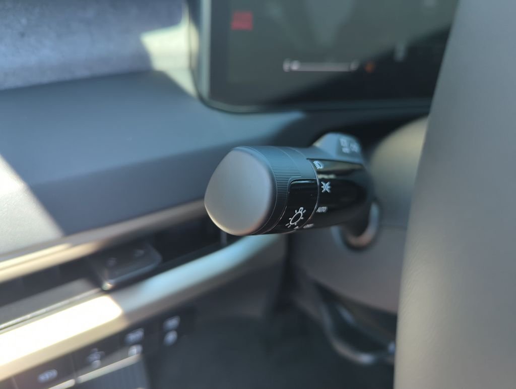 New 2027 Ivory Silver Kia EX image 21