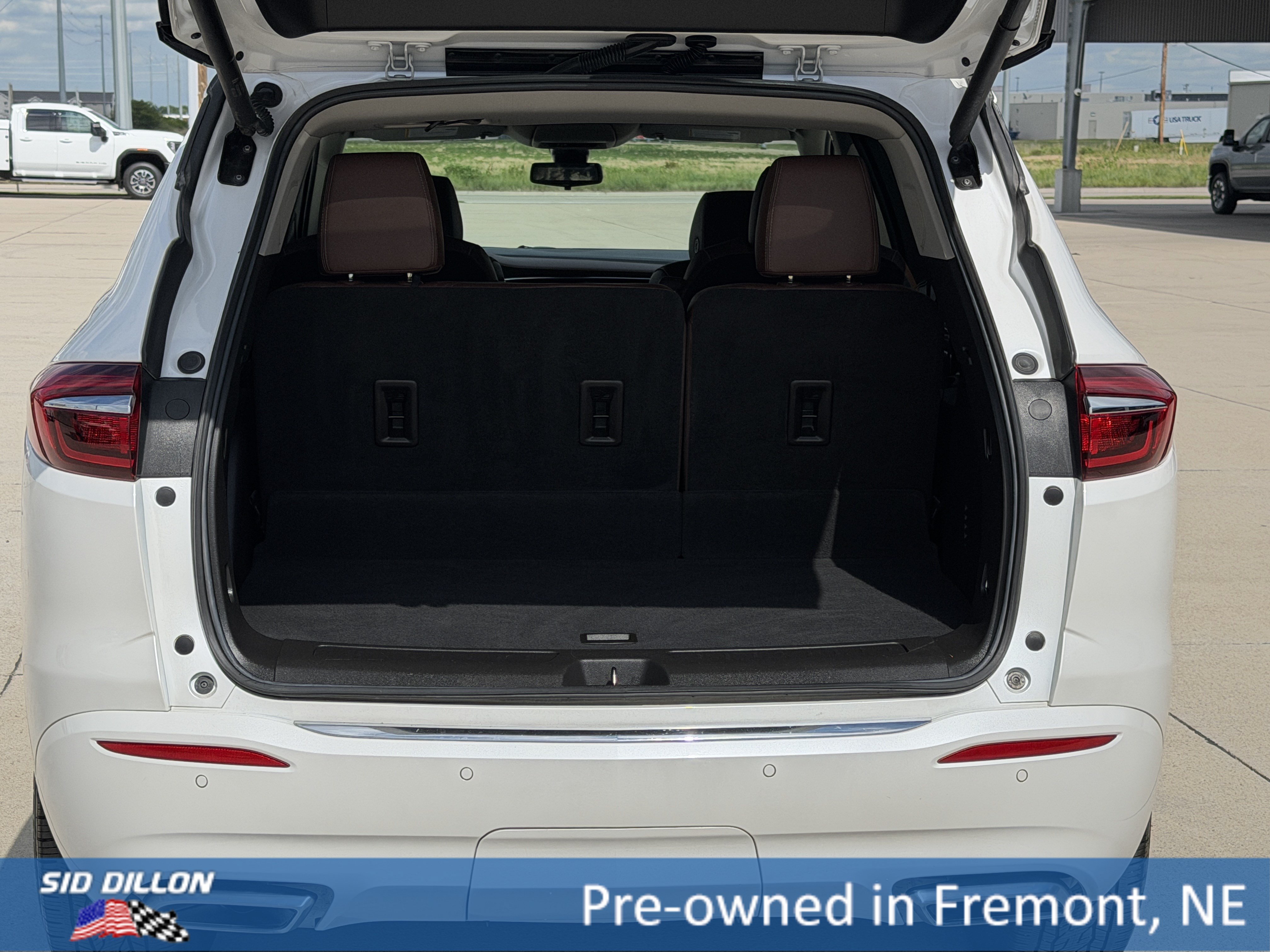 Used 2021 White Frost Tricoat Buick Avenir image 5