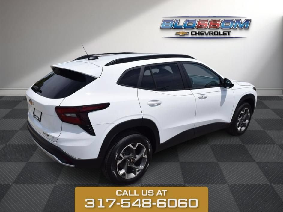 2026 Chevrolet Trax LT - Photo 8