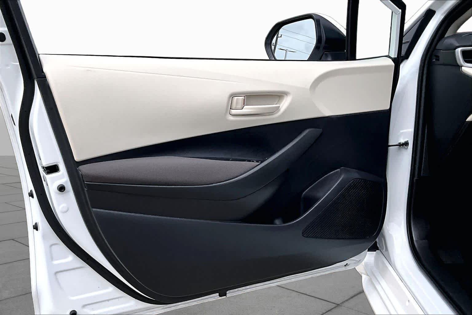 Used 2026 Ice Cap Toyota LE image 21