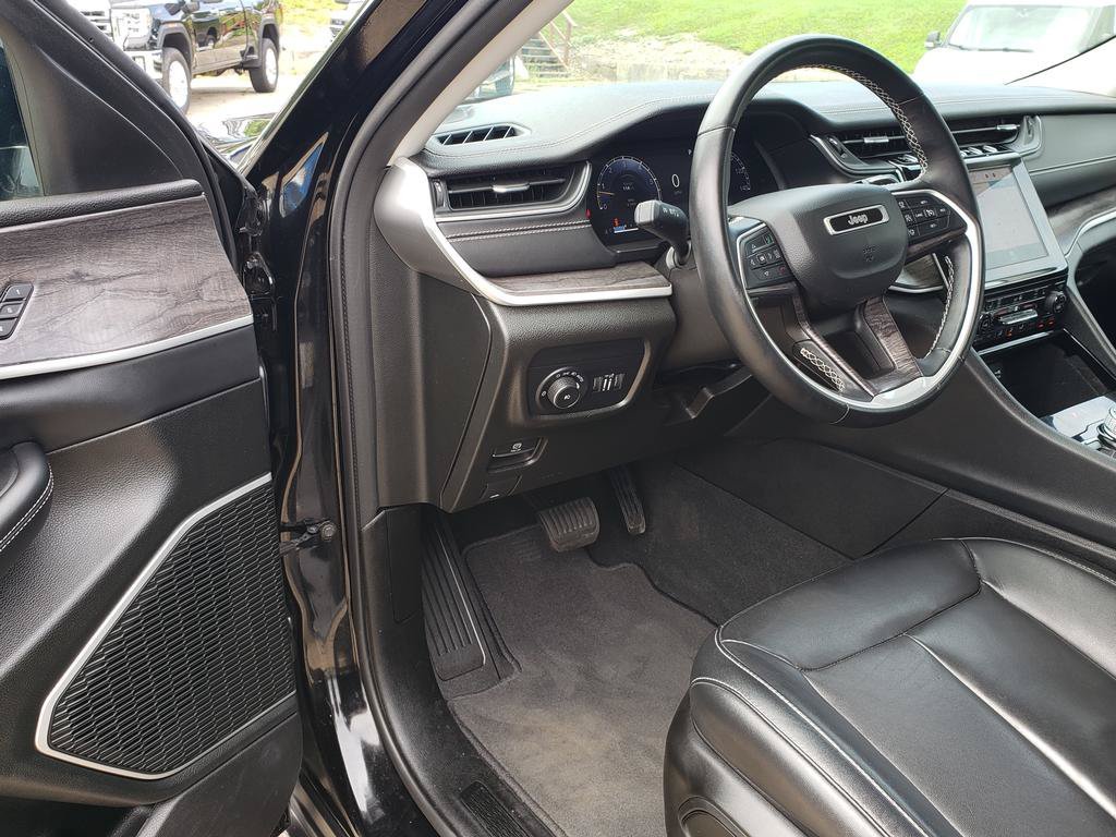 Used 2022 Diamond Black Crystal Pearlcoat Jeep Limited image 12