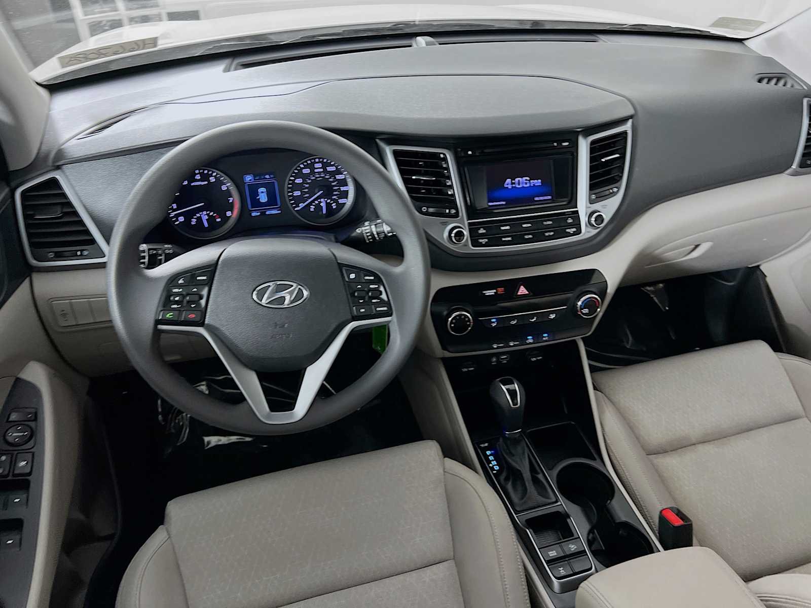 Used 2016 Dazzling White Hyundai SE image 21