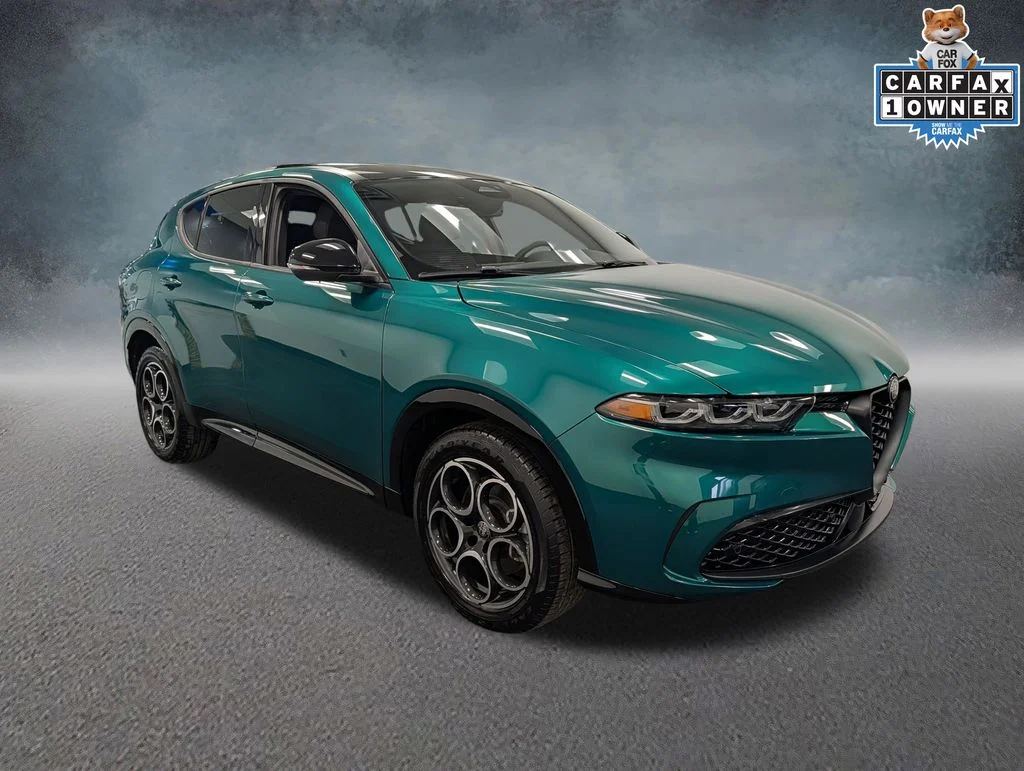 Used 2025  Alfa Romeo  image 3