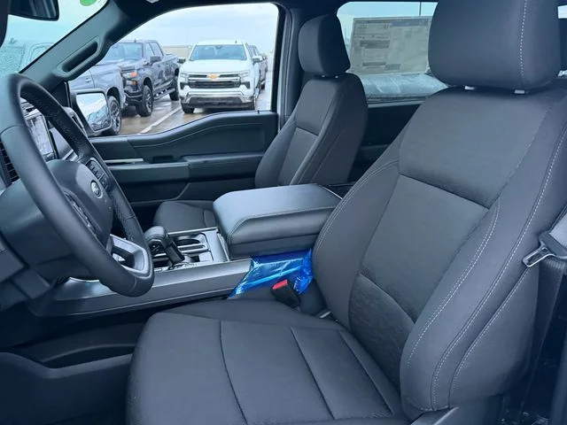 New 2026 Oxford White Ford XLT image 6