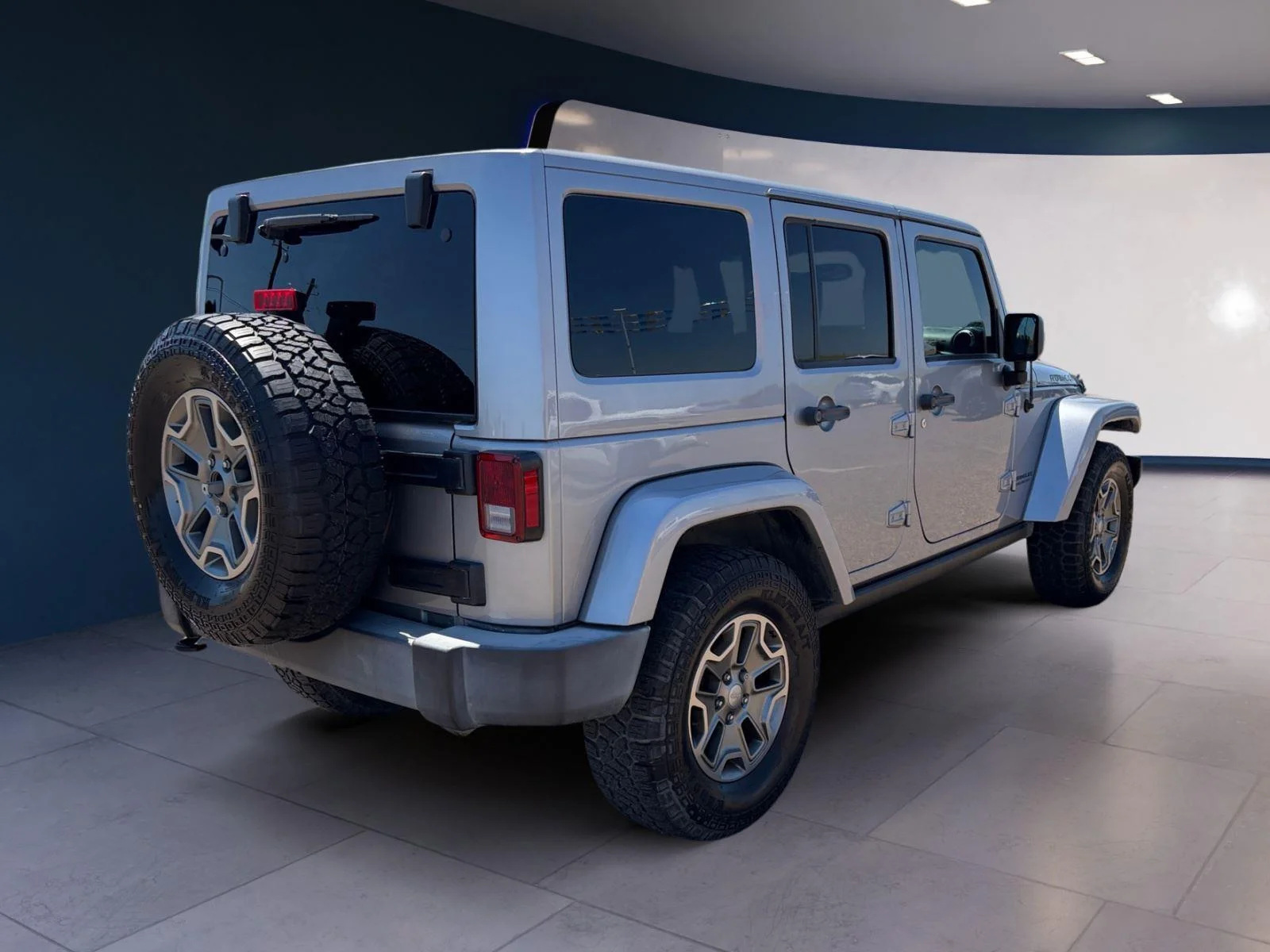 Used 2017 Billet Silver Metallic Clearcoat Jeep Rubicon image 5