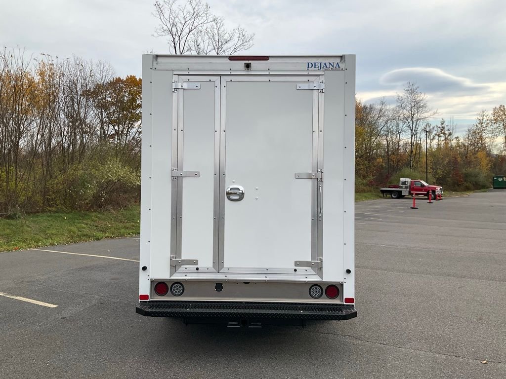 New 2026 Oxford White Ford E-350 SRW image 20