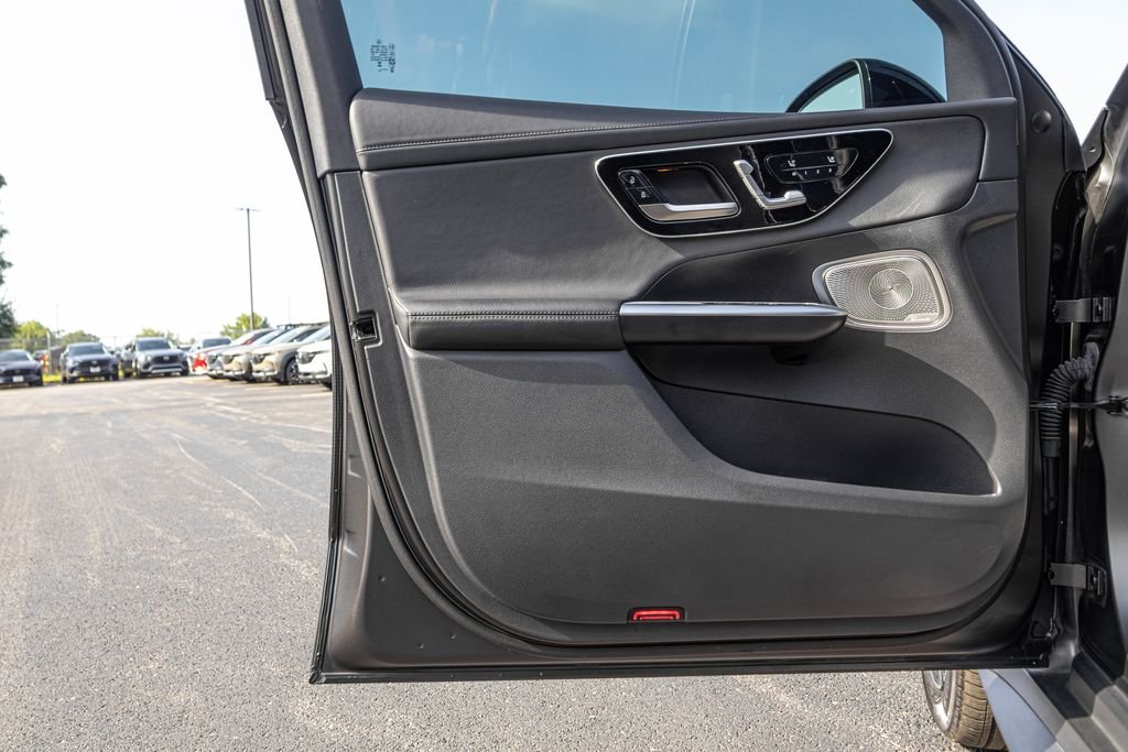 Used 2024  Mercedes-Benz GLC 300 image 28
