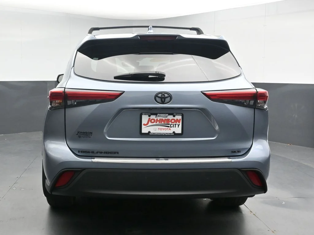Used 2023  Toyota XLE image 7