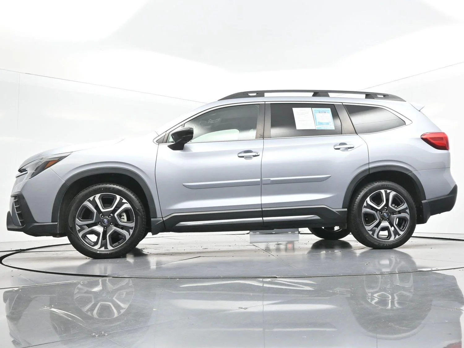 Used 2024 Ice Silver Metallic Subaru Limited image 54